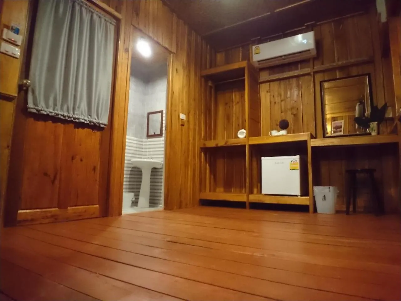 Lanta Para Hut Koh Lanta